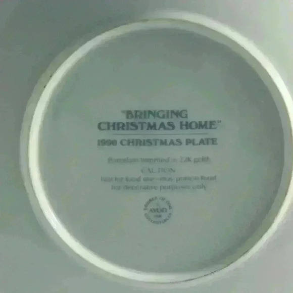 VINTAGE AVON COLLECTIBLE CHRISTMAS PLATE 1990 / PORCELAIN / TRIMMED IN 22K GOLD - Picture 2 of 5